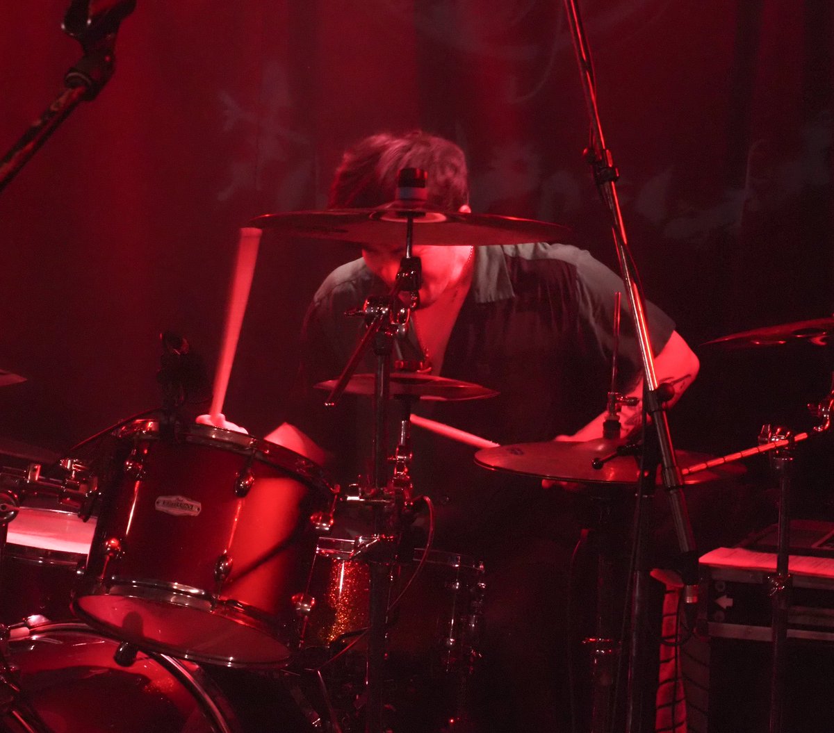 [感想]#ナルコピクシーー 初ﾜﾝﾏﾝ🦉
(ネタバレ含みます)
その前に勝手に写真を
ジャケ写風にしてみました🙏
1部と2部の構成でボリュームたっぷり
初めて来た人もしっかりと楽しめる内容
1部で2ndminiの世界観をしっかりと
感じさせるセトリとステージ演出
また見れる日は来るだろうか…続く⤵️