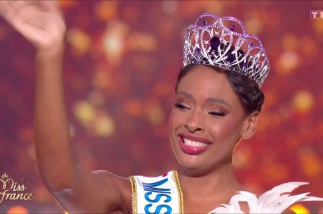 slydixy's tweet photo. Je vous présente la plus grosse arnaque de miss France avec Ève Gilles #MissFrance2025 https://t.co/E5UjHlIgDj
