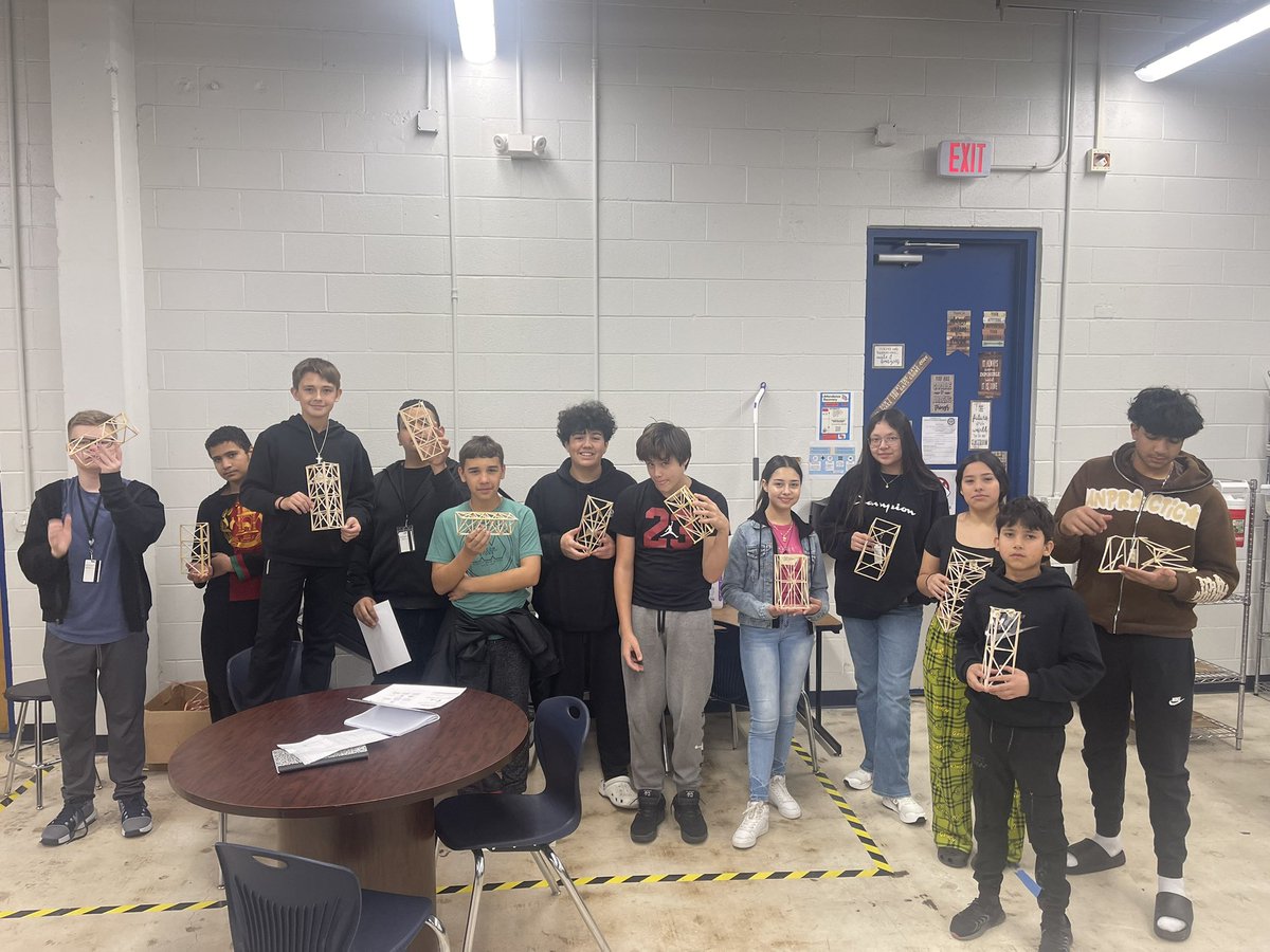frankchavez22's tweet photo. Students worked on building towers while learning about Truss systems and the power of force. #RangersLEAD #Rudder https://t.co/6OrmhlAMAG