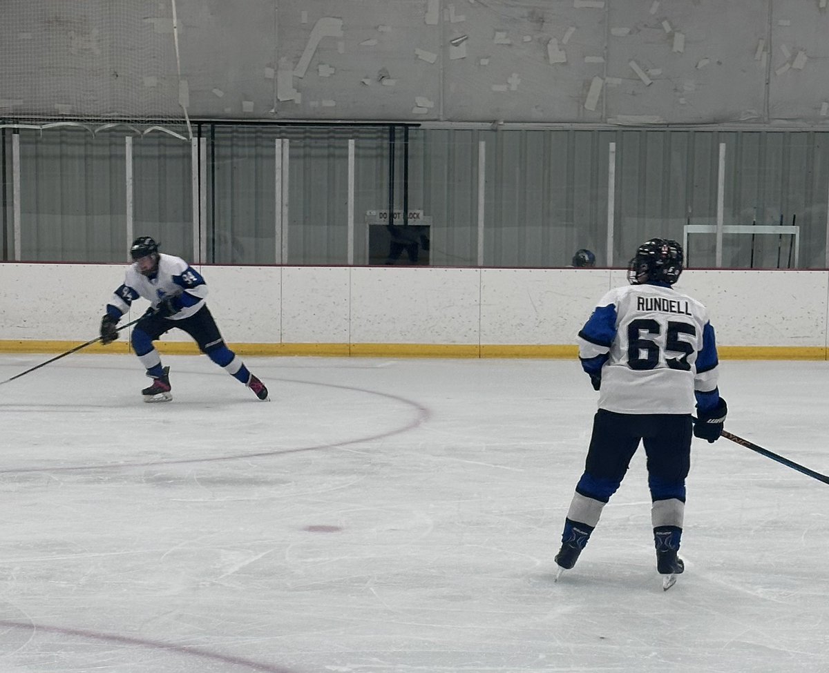 2boys4mama's tweet photo. A couple of @NWGrizzBaseball players in their winter sport. #Parrett #Rundell #Defense #Classof2026 https://t.co/6ub5pzxnlC