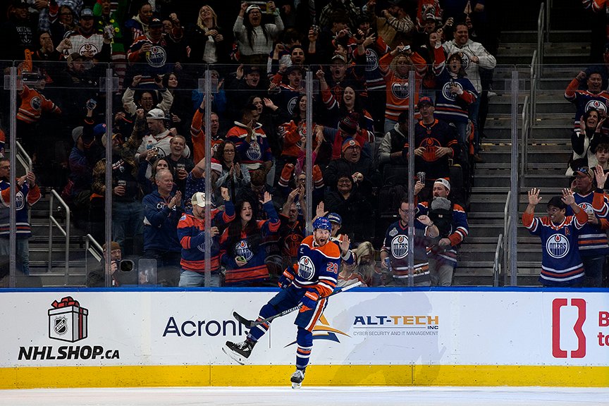 David Bloom (@davidbloomphoto) on Twitter photo The <a href="/EdmontonOilers/">Edmonton Oilers</a> beat the the Vegas <a href="/GoldenKnights/">Vegas Golden Knights</a> 6-3 at Rogers Place in #yeg Saturday. #oilers #knights #nhl The <a href="/EdmontonOilers/">Edmonton Oilers</a> beat the the Vegas <a href="/GoldenKnights/">Vegas Golden Knights</a> 6-3 at Rogers Place in #yeg Saturday. #oilers #knights #nhl