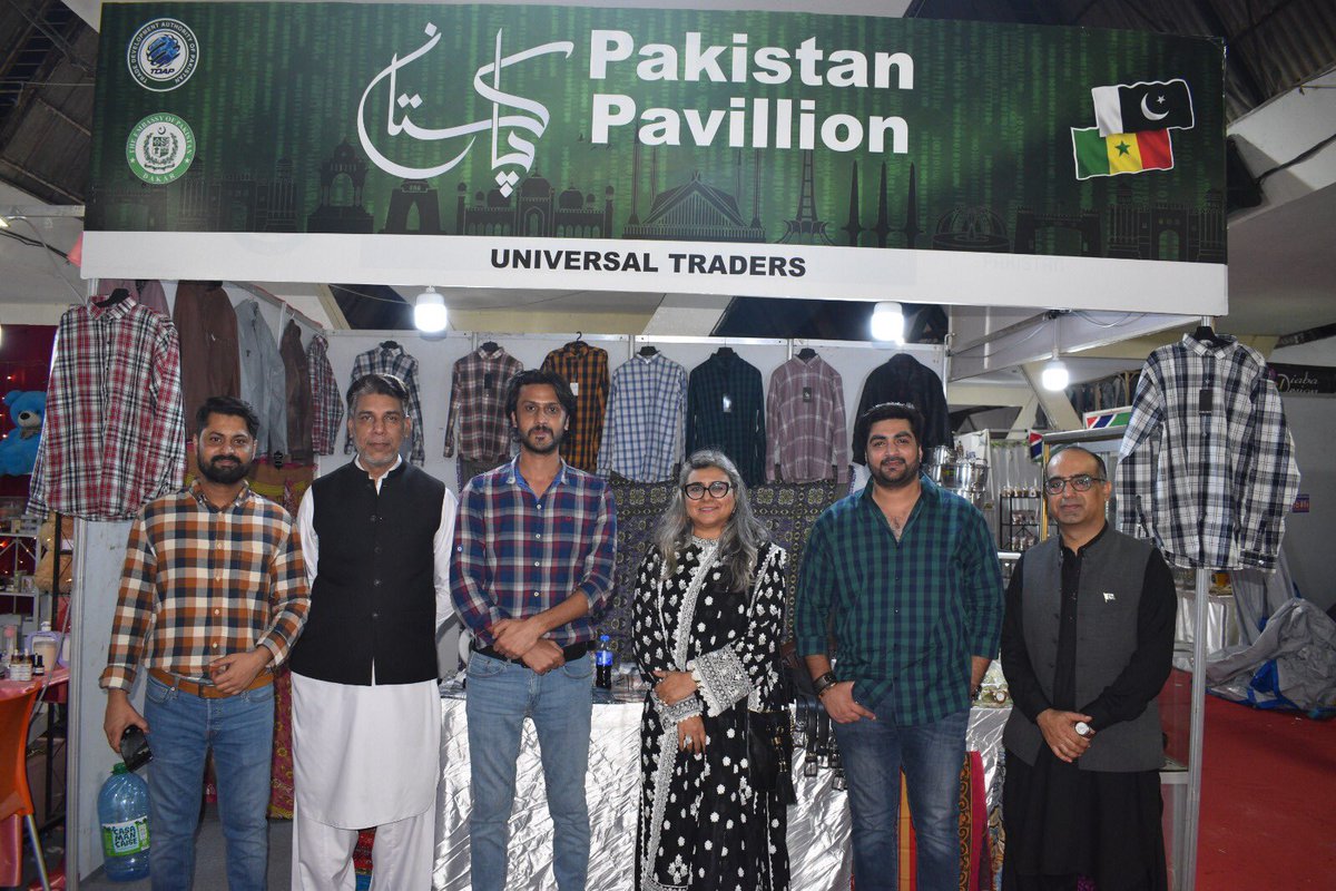 PakinSenegal's tweet image. The Embassy celebrated Pakistan Day at Pakistan Pavilion at the Dakar International Trade Fair #FIDAK 

Sec Gen CICES, Senegalese friends and Pakistani Diaspora joined for a fun evening showcasing 🇵🇰hospitality, music and cuisine. 

@mincom_sn 
@mincompk