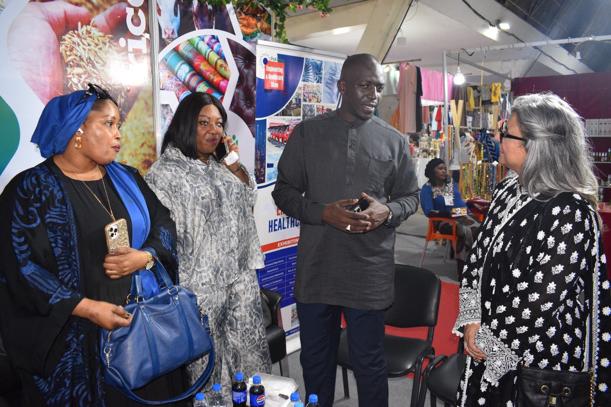 PakinSenegal's tweet image. The Embassy celebrated Pakistan Day at Pakistan Pavilion at the Dakar International Trade Fair #FIDAK 

Sec Gen CICES, Senegalese friends and Pakistani Diaspora joined for a fun evening showcasing 🇵🇰hospitality, music and cuisine. 

@mincom_sn 
@mincompk