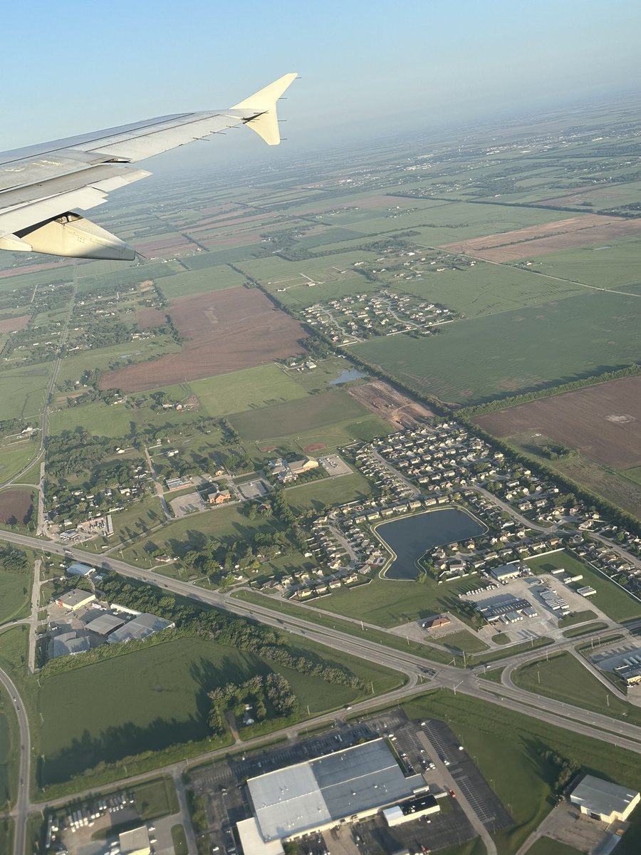 antonio07341176's tweet image. Nothing beats the view from an airplane window, absolutely breathtaking! ✈️🌤️ #WindowSeatViews #TravelGoals