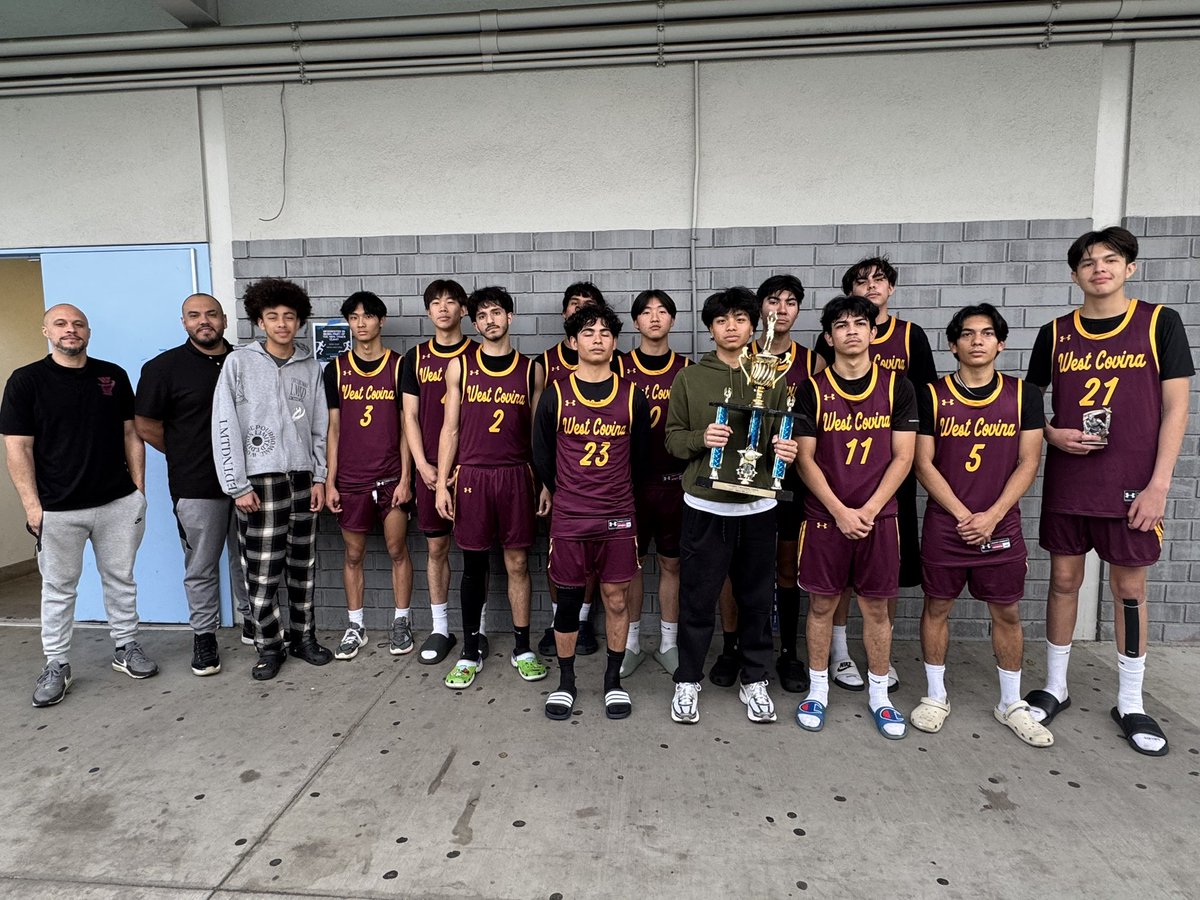 Final Score 

West Covina 58
Patriot 43 

Bulldogs finished strong at the Montclair Tournament for 3rd place. 12 pts for Jose Moreno (All Tournament) 10 pts Brandon Kuo.  

<a href="/EastSgvHoops/">East SGV</a> <a href="/HoopsCal/">SoCalHoopsScores</a> <a href="/James_Escarcega/">James Escarcega 📈🏈🏀⚾️🥎 🤼🤽🏽‍♂️🏊🏼‍♀️🏌🏻⚽️</a> <a href="/SGVNSports/">Fred J. Robledo 👨🏻‍💻</a> <a href="/LACourtReport/">LA Court Report</a> <a href="/latsondheimer/">eric sondheimer</a> <a href="/CAhoopss/">SGV hoops Mt Sac Area</a> <a href="/WC_BoysHoops/">West Covina Boys Hoops</a>