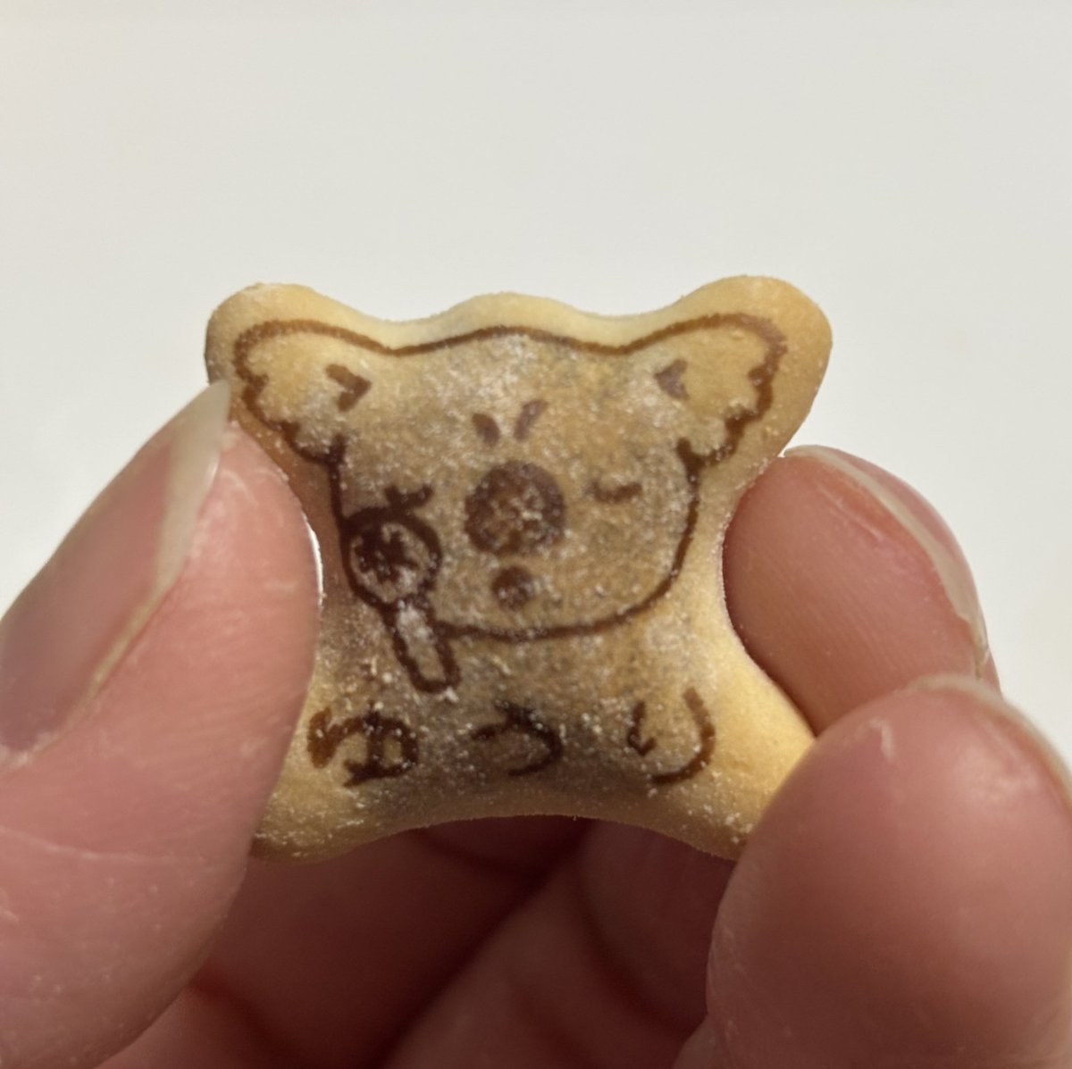 kmzk_pm's tweet image. コアラのマーチ食ってたらジジイに会えた☺️マイクも持ってる🎤