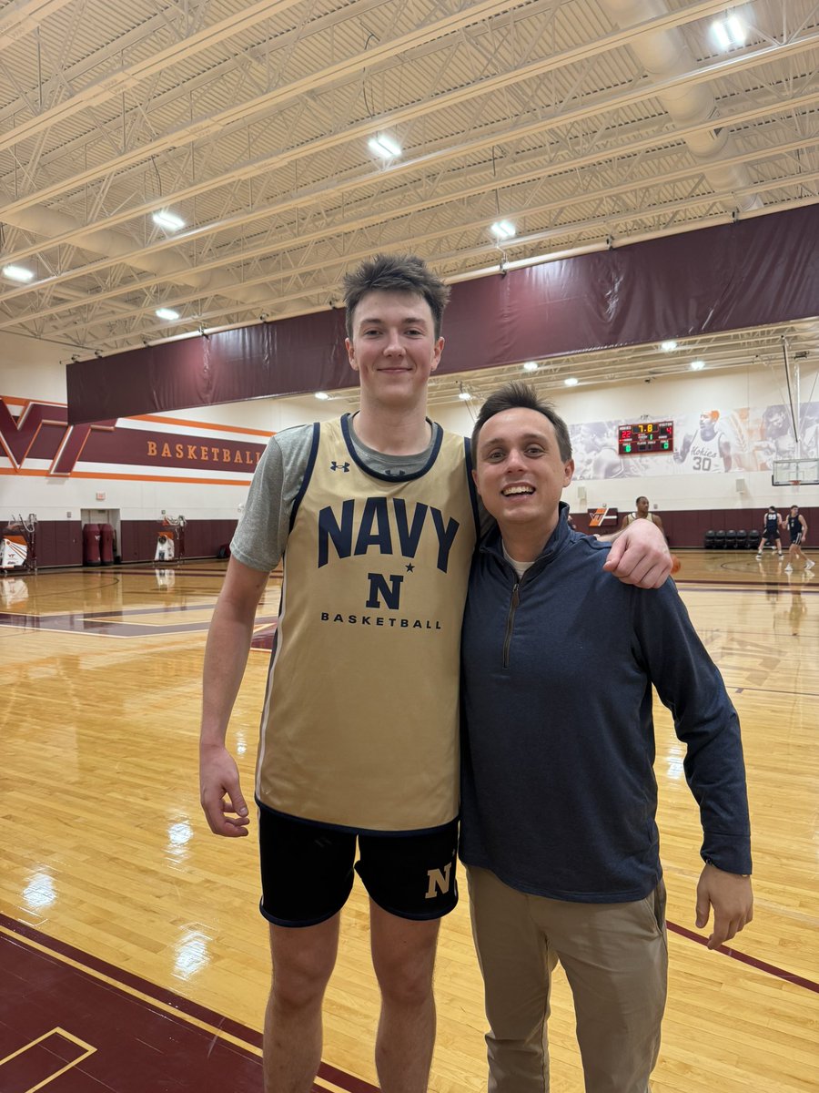 EvanKHughes's tweet photo. Pretty cool to visit with Navy men’s basketball in preparation for our ACCNX broadcast and meet Owen Gray, a freshman on the team from…Rockville, Virginia!!

Not many times you get to meet people in sports from your hometown in Hanover County. https://t.co/vtpZ9QrJVL