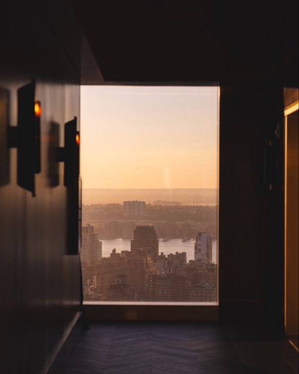 Sip in style 39 floors up at @theriffraffclub. 🍸✨ With crafted cocktails, delectable bites, and jaw-dropping Manhattan skyline views, the city has never looked (or tasted) better. #VirginHotelsNYC 

📸 @insta_hayes_