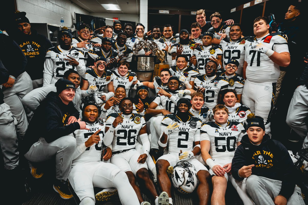NavyFB's tweet image. we do still have a football program.

we also have the CIC 😁

#FearTheBones | #GoNavy