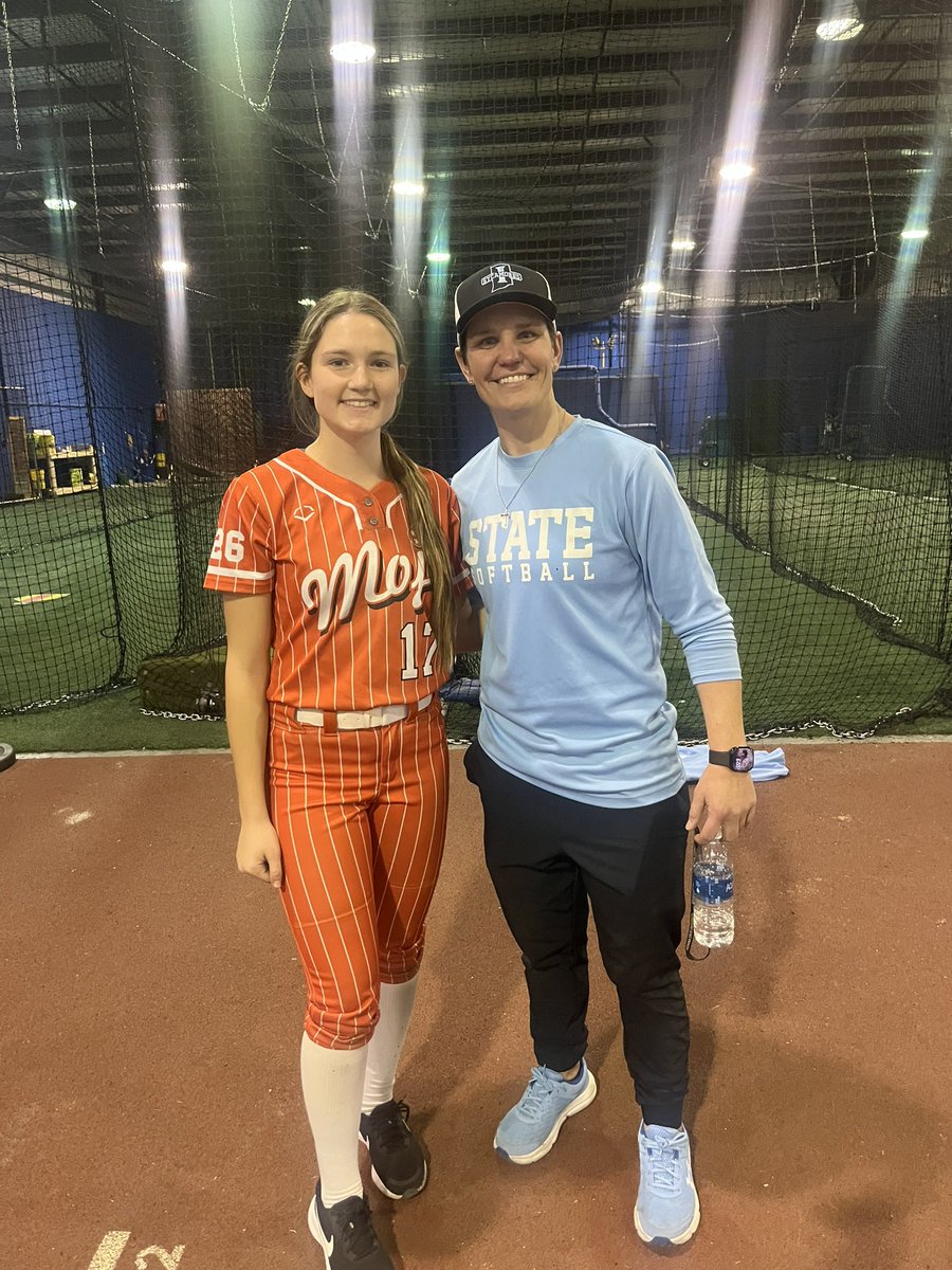 macystroud2026's tweet image. Had a blast at the @IndStSoftball camp today! Thank you Coach Thees, Coach Bird, and all the other players and staff for all the drills and tips! @CoachWThees @PMFalconSBall @MojoBoggs