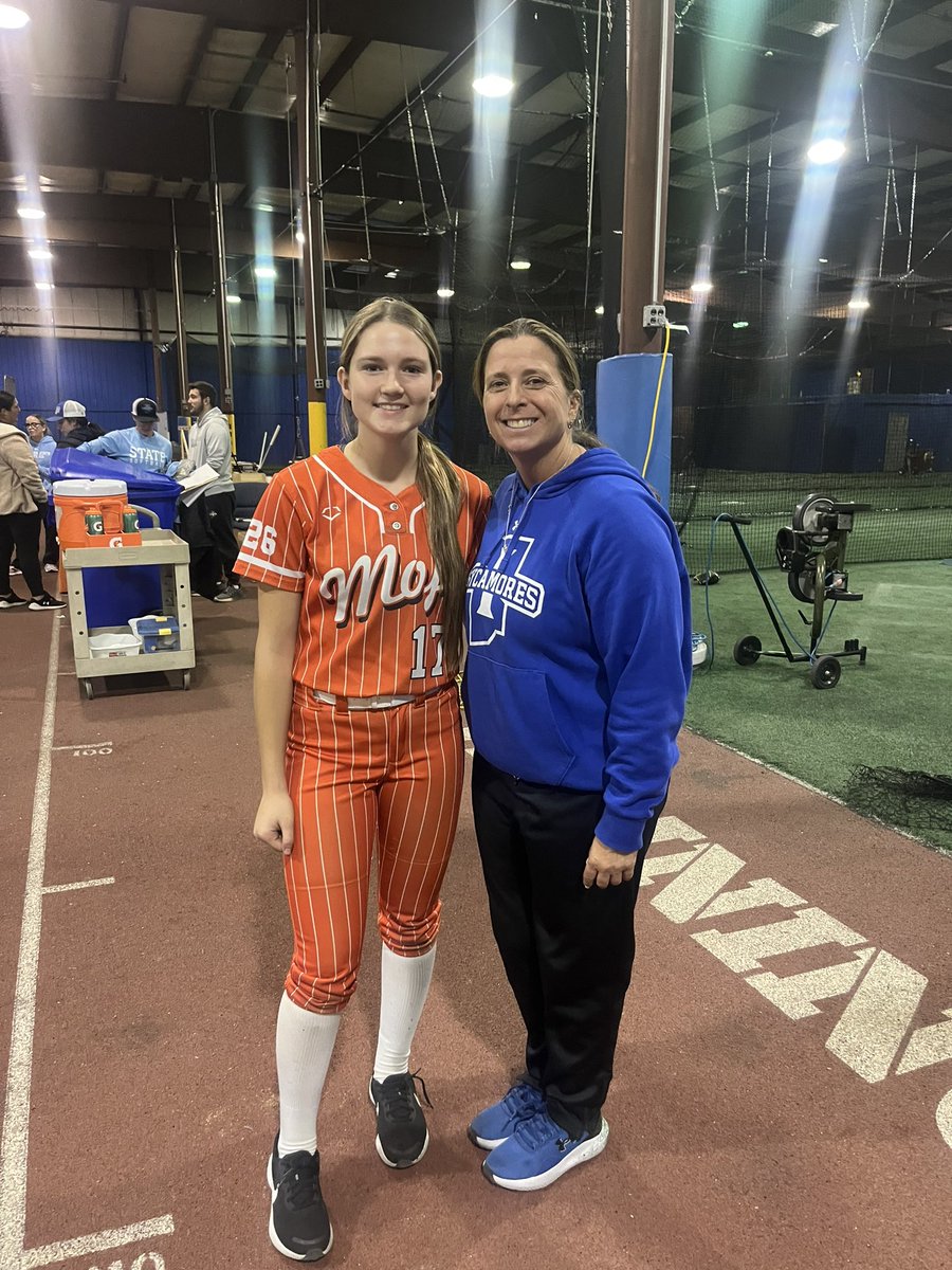 macystroud2026's tweet image. Had a blast at the @IndStSoftball camp today! Thank you Coach Thees, Coach Bird, and all the other players and staff for all the drills and tips! @CoachWThees @PMFalconSBall @MojoBoggs