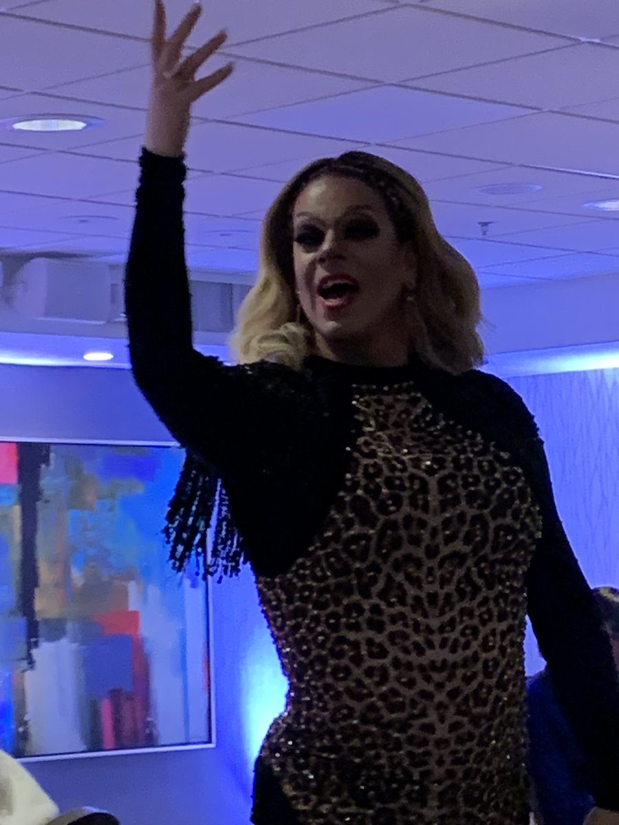 gmarchildon's tweet image. Accueil chaleureux pour les convives et merveilleuse ambiance au Gala de fin d’année de @FrancoQueer où @collegeboreal est bien représenté en tant que l’un des commanditaires Or. Bravo à l’organisme pour ses impressionnantes réalisations!