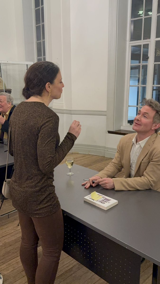 Grateful to <a href="/DouglasKMurray/">Douglas Murray</a> for his articulate moral clarity.  Intelligent man brave enough to stand for what is true. Stephen Fry photobomb not too shabby either (fan of both!) #hitchmas