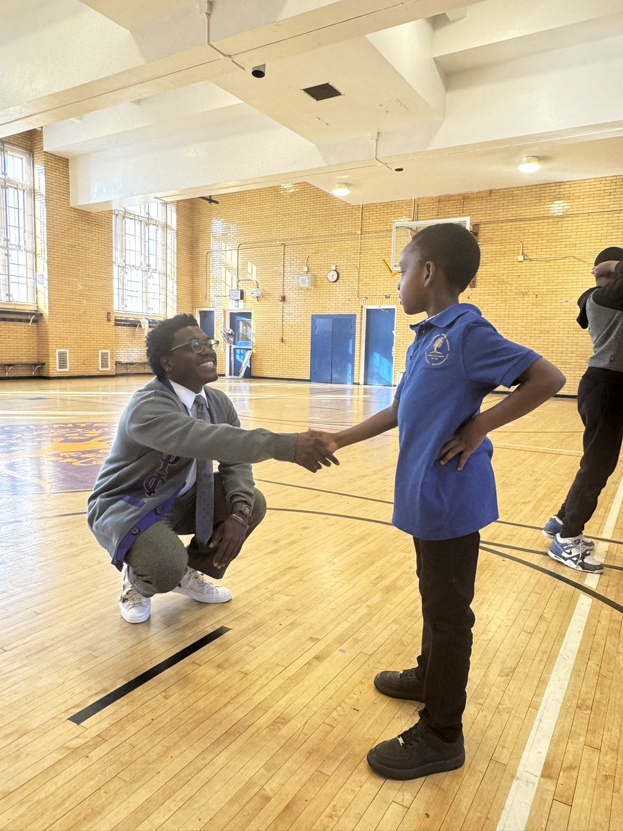 EpsilonQues's tweet image. Brothers visited PS 194 with the grateful invitation from Bro. Taameir Drew to speak to young boys on the importance of integrity, respect, and cleanliness. 

Bro. Drew hosts this once a month and we were glad to be a part of such a great initiative.

#EpsilonChapter
#OmegaPsiPhi