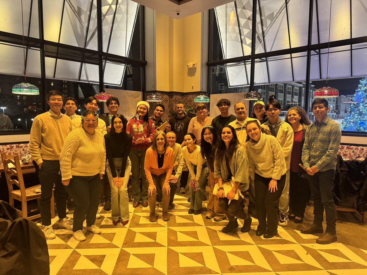 Merchant_Lab's tweet image. Celebrating the holidays and November birthdays with the Merchant lab—wishing everyone a joyous holiday with warmth and cheer!🎄🎊
Thanks to Flores Emeryville for hosting us!