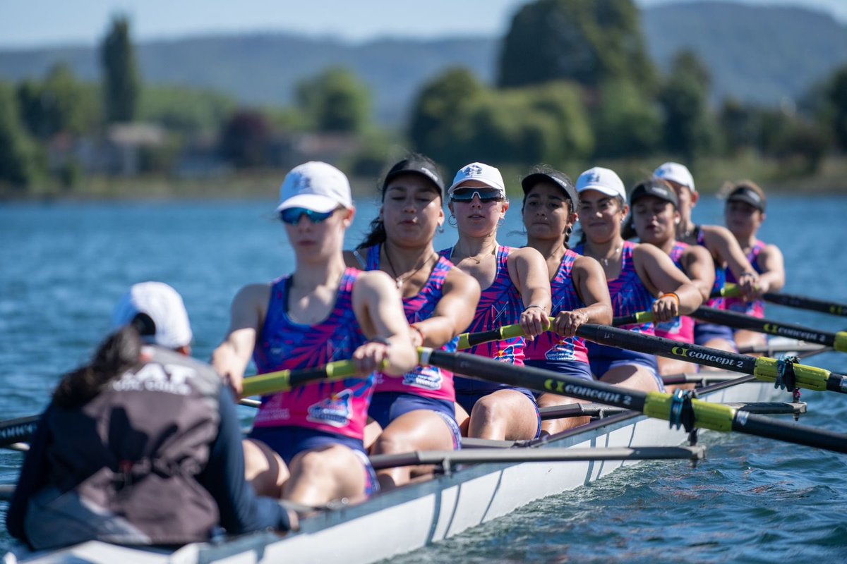 ¡HERMOSA INICIATIVA! 😍🥹👏🏻

Hoy, en Valdivia, nuestras queridas 😍 Melita y Antonia Abraham —las máximas medallistas panamericanas de nuestra historia 🤩— cumplieron el sueño de realizar una inédita clínica para potenciar el remo chileno 🚣🏼‍♀️.

Desinteresadamente 😌, las mellizas