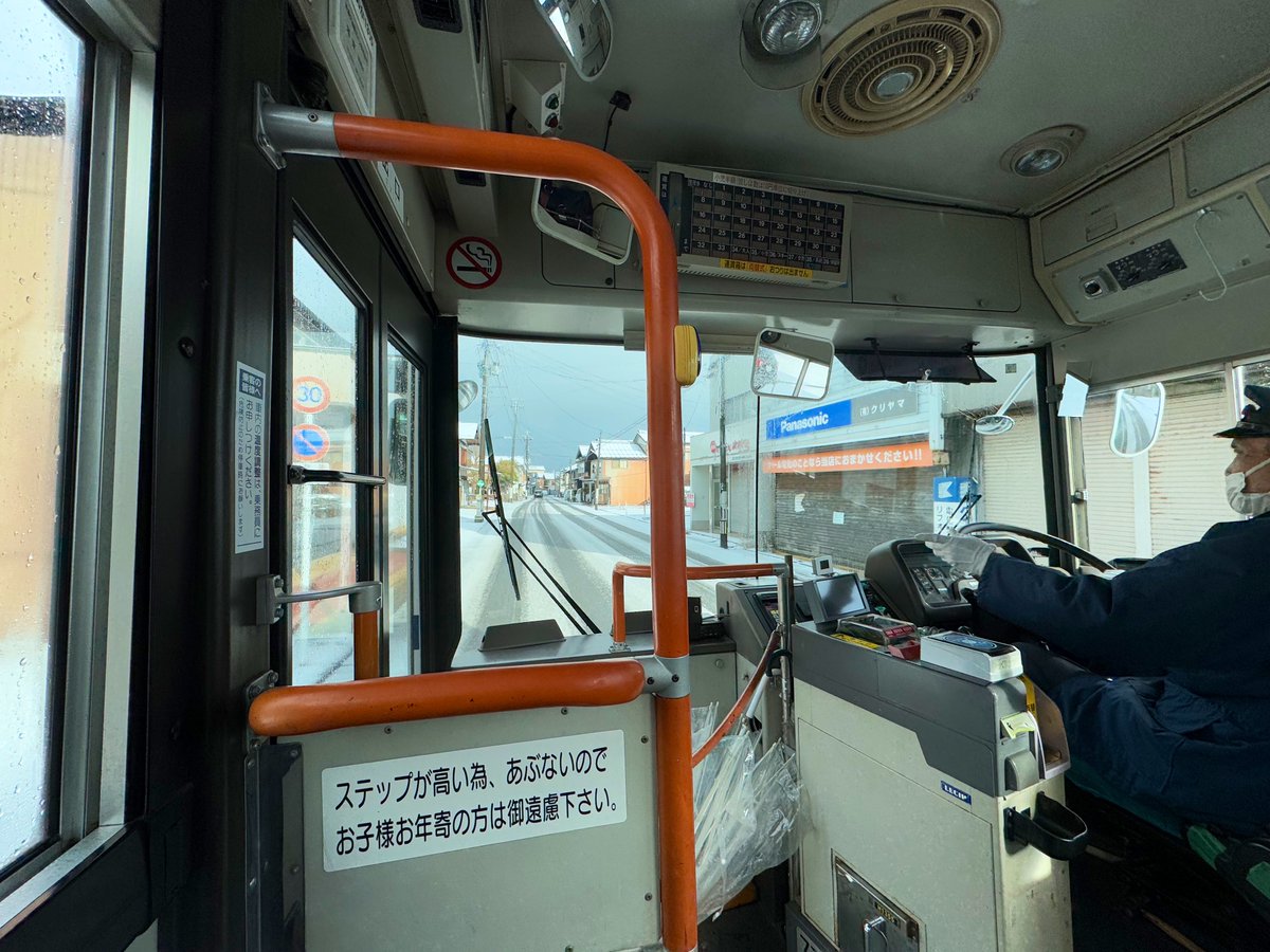 48shingo's tweet photo. 今日はソロ活😐
最前列高台席ゲット💺😁
#新潟交通路線バス🚌
#NMBR
#KTSB https://t.co/vXkuRgOtAx
