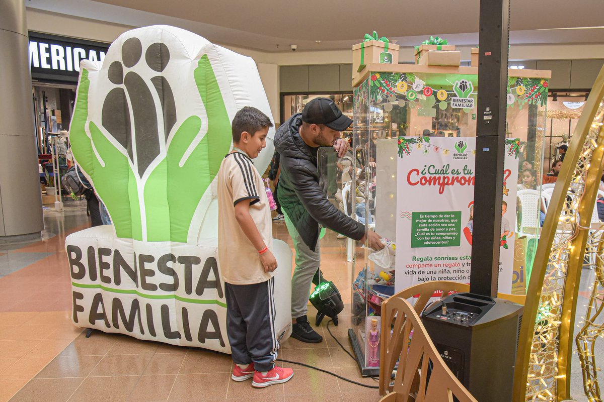 .<a href="/plazacentralccb/">Plaza Central Centro Comercial</a>, aliado de Bienestar Familiar, dispuso sus áreas para sensibilizar a la ciudadanía para que brinde alegría en esta época a la niñez en restablecimiento de derechos. El coro María Madre de los Niños y otros artistas amenizaron la tarde.

¿#CuálEsTuCompromiso?