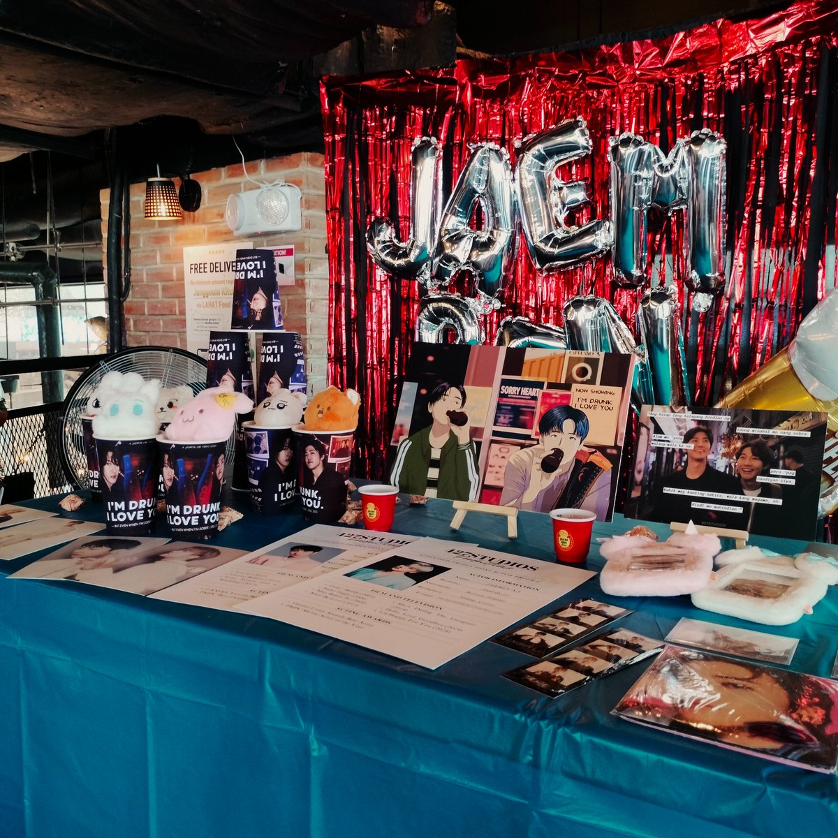 einnamim's tweet image. thnx po sa pa-fiesta🥰🫶🏻 halatang may budget po talaga ang management @427studios 🥹 kahit naligaw yong dalawang actors 🤭

sa uulitin po sana!💛🩷
#JaemrenDrunkInLove