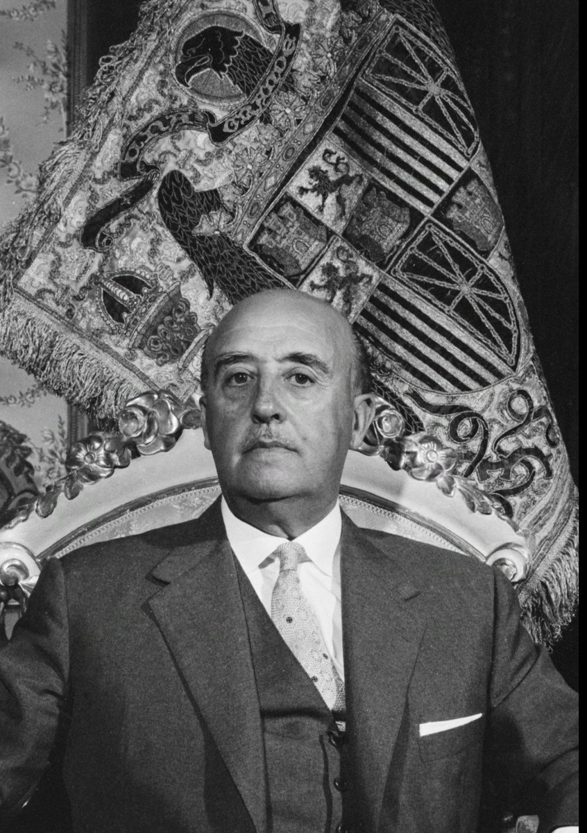 plario214541's tweet photo. En 1945 , Franco creó la paga de Navidad . 77 años después ..no hay ningún rojo que renuncie a ella https://t.co/nQMNvIrl6s