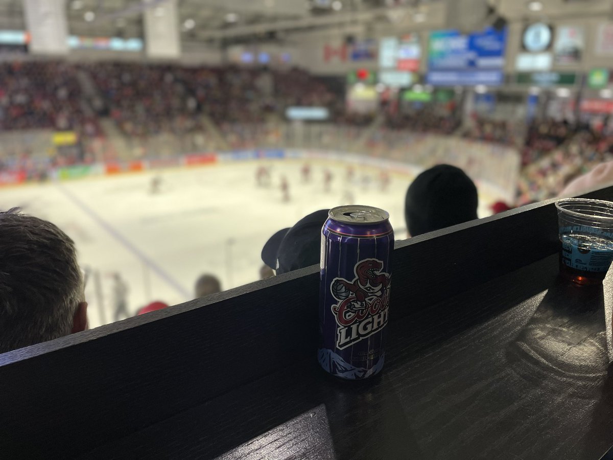 Dohboy6969's tweet image. Checking out a little 1st place in the Central Barrie Colts action tonight 😎🍻#GoColtsGo 🐴🧲