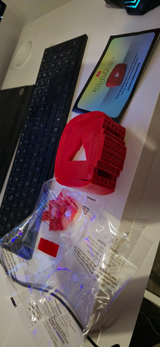 Axolox_'s tweet image. Anyone else chose to be sent this by @YouTube? (Still haven't finished mine.. please send help lol)