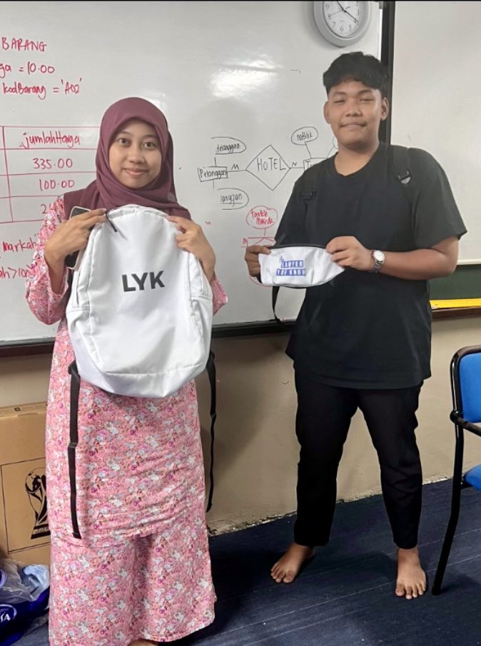 azamnj's tweet image. I’ve conducted a mock test for my students, and I’ve decided to reward the two highest scorers with LYK bags!! 

They’re so excited and loved them!

Thanks to the LYK @LawyerYouKnow 

#MockTest
#LYKMerch
#BackPackFannyPack