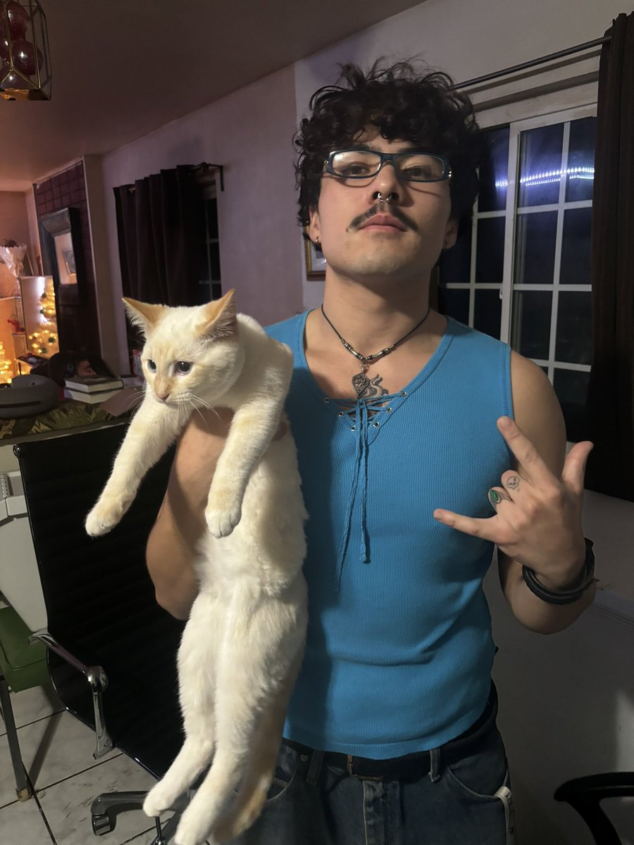 Eliiiiiiiii (@inneedofanerd) on Twitter photo 