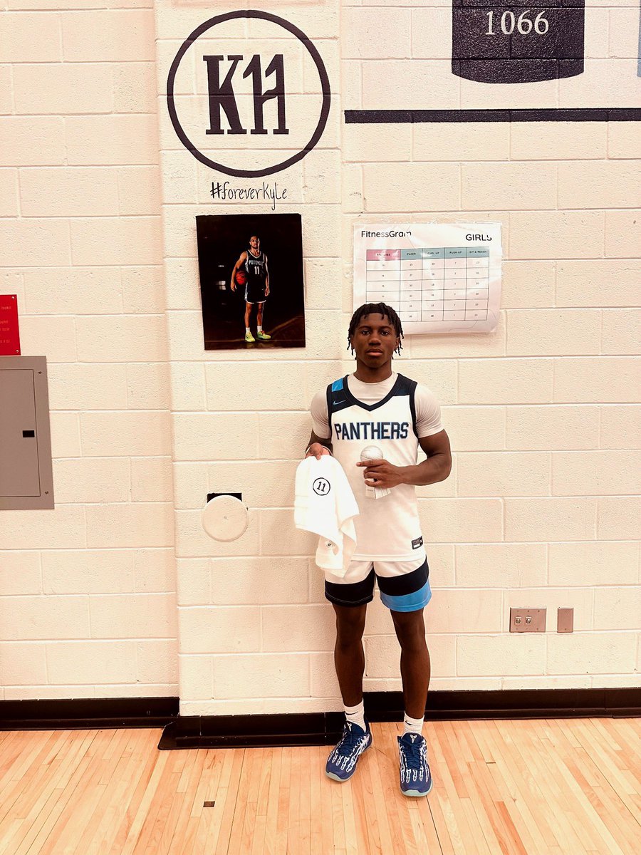 Game #6 of The 3rd Annual Kyle Honore Tip-Off @ The Pit

Potomac 64
Potomac (MD) 41

Amani Asare 21 pts - Game 5 MVP
#wegotyoukh✌🏾 #kh11 #kylehonoretipoff
