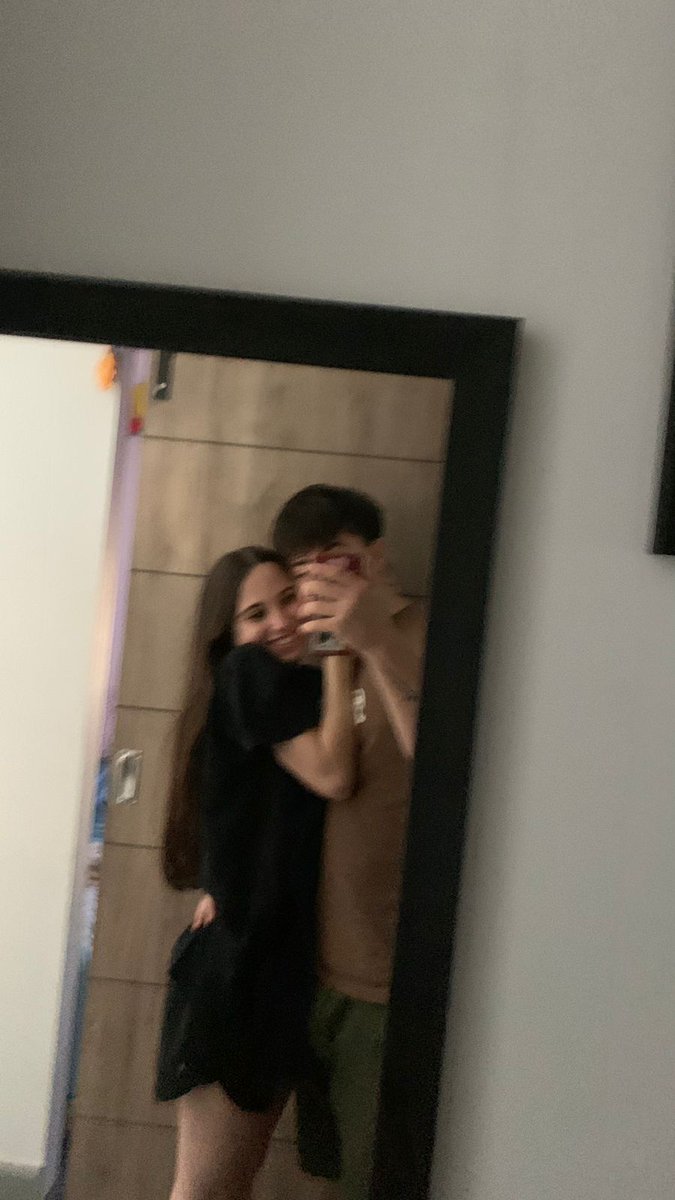 coincidir con vos hace 3 años y el hecho de volver a hacerlo, fue, es y va a ser uno de los mejores momentos que me pasaron en estos últimos años. te amo para siempre 💘♾️