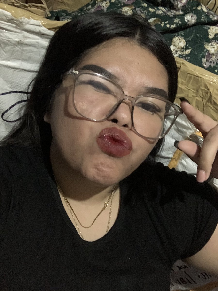 shannycakesss's tweet photo. Swerte ko ganito kalaki lips ko HAHAHA https://t.co/QbemiOc9mW