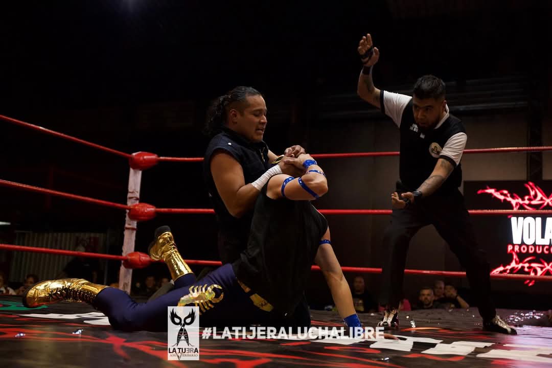 LaTijeraLucha's tweet photo. Inició a tambor batiente en la #ArenaLópezMateos con #ProduccionesVolariz, los espectaculares #NezaKid e #HijodelAlacran se llevan la victoria dejando de cara a las lampara a sus peligrosos rivales #KiraI y #KiraII, dejando calienta la lona para el resto de la función... https://t.co/6A3WourztD