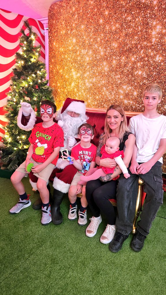 sarahfiercenz's tweet photo. Christmas photos, #heysanta just a must do 👌👌👌👌👌👌 https://t.co/jg9LwchYep