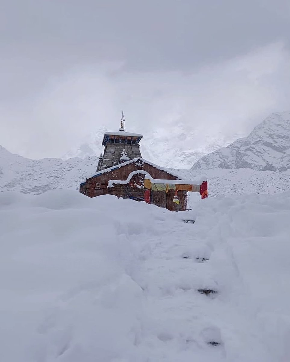 Varsha Singh (@varshaparmar06) on Twitter photo The brilliance of our ancestors✨️
Thread 🧵
1. Kedarnath Mandir, Uttarakhand
 
It is discovered that it was covered entirely in snow for almost 400 years & It was hit with unprecedented flash floods & landslide in 2013. But still its standing tall & shining.
<a href="/LostTemple7/">Lost Temples™</a> The brilliance of our ancestors✨️
Thread 🧵
1. Kedarnath Mandir, Uttarakhand
 
It is discovered that it was covered entirely in snow for almost 400 years & It was hit with unprecedented flash floods & landslide in 2013. But still its standing tall & shining.
<a href="/LostTemple7/">Lost Temples™</a>