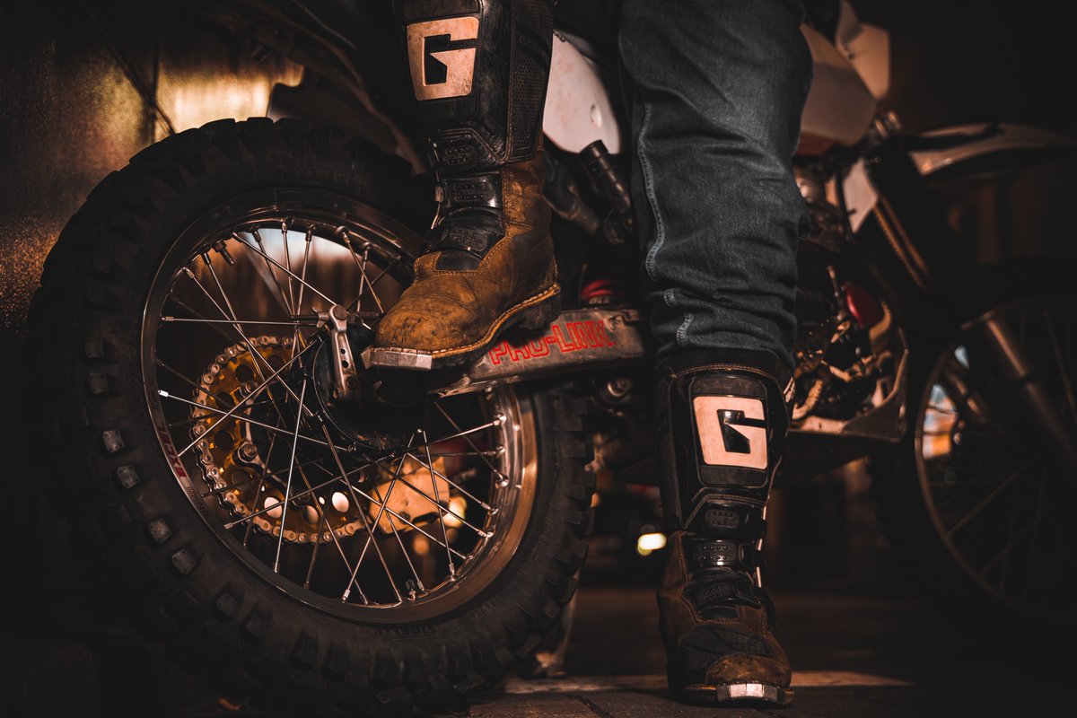 2ni1ya8's tweet photo. 人もバイクも足元を見ればこだわりが分かる🤔
#GAERNE #Excelrim https://t.co/Jk4mkUE5Ey