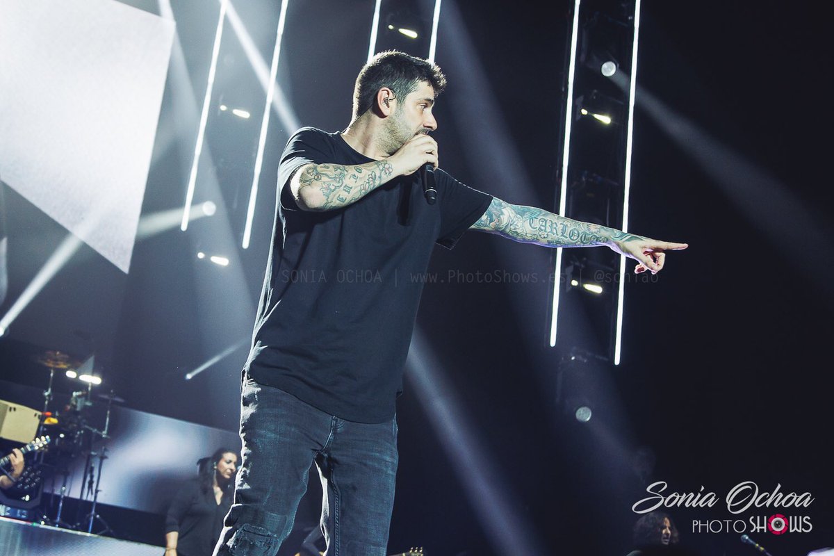 PhotoShows_es's tweet photo. Con su energía y pasión, @MelendiOficial hace vibrar al público del @PalauSantJordi en el primero de sus tres conciertos en #Barcelona de fin de @melendi_tour  #20AñosSinNoticias 
Más 📷 en el enlace! 👇🏼
https://t.co/39ZSgW6Xtf
📷: @soniaoo 

#Melendi #HastaSiempreHolanda https://t.co/8Sdis01A1a