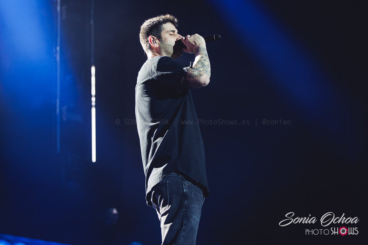 Con su energía y pasión, <a href="/MelendiOficial/">Melendi Oficial</a> hace vibrar al público del <a href="/PalauSantJordi/">Palau Sant Jordi</a> en el primero de sus tres conciertos en #Barcelona de fin de <a href="/melendi_tour/">Melendi Tour Oficial</a>  #20AñosSinNoticias 
Más 📷 en el enlace! 👇🏼
photoshows.es/2024/12/concie…
📷: <a href="/soniaoo/">Sonia Ochoa</a> 

#Melendi #HastaSiempreHolanda