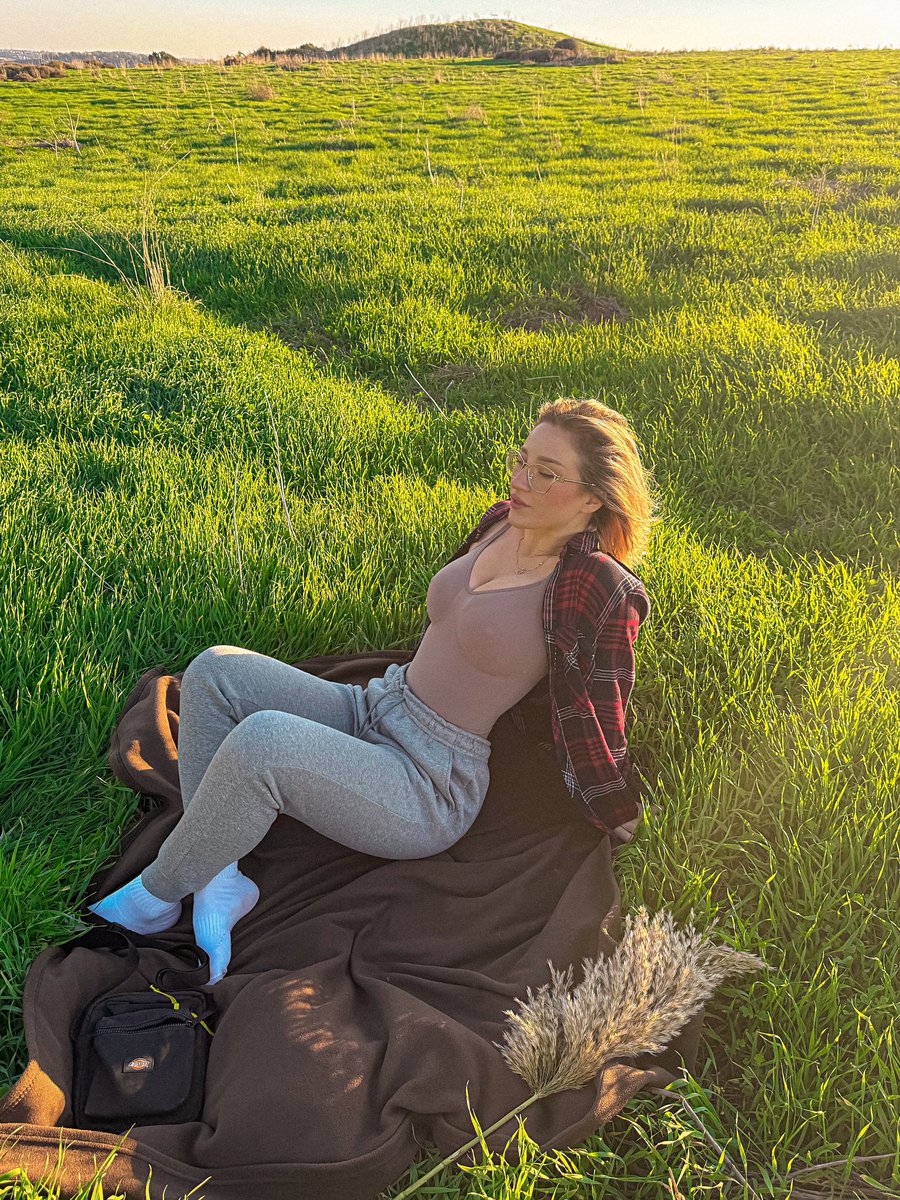 a friendly reminder to reconnect with the nature 🌿☀️🫂✨🫶