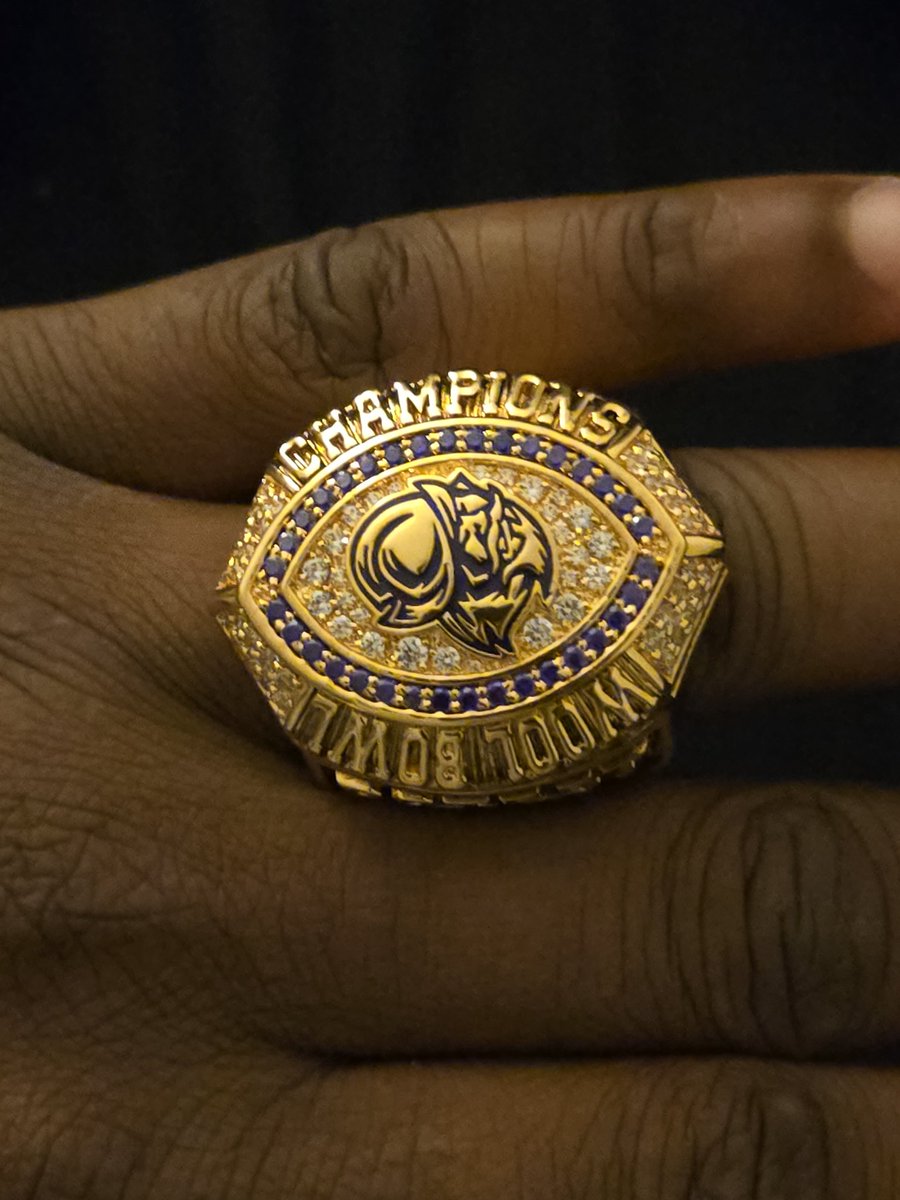 KhalilPoteat's tweet photo. Just received my ring from @GoConqs @GoConqsFB!!!!! Thank you for everything that you guys have done for me as I wouldn't be in the position I am now. Go Conquistadors π£π‘ and always #GROGL
@GibsonAnathan @jayhawkmike @coachterrykarg @SMJ2852 https://t.co/y3IhrhgsJ0