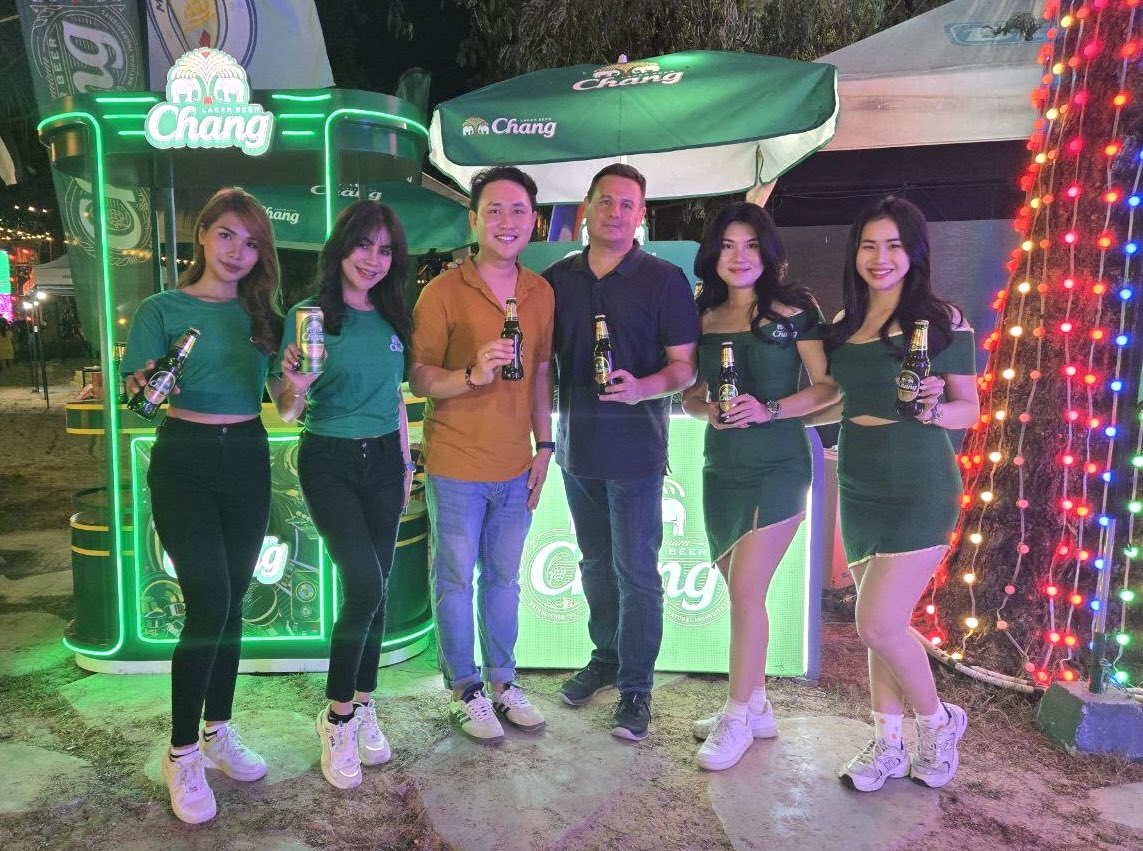 wenhlowskyj's tweet photo. #BeerCity Poi Pet with the #DreamTeam 

Is #Chang is Good 😂👏🍻❤️ https://t.co/xO1x8FFhxN