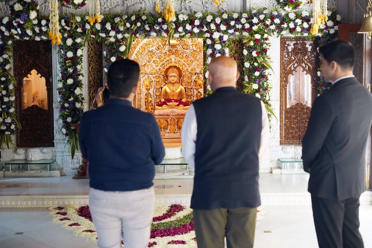 IndiaJyot's tweet photo. Shree C. Aryama Sundaram, @CaSundaram experienced the pious vibes at the Rajadhiraj Shree Shankheshwar Parshvanath Jain Temple at Gitarth ganga, @gitarthganga7.

#JainacharyaOnWorldOrder
"#VasudhaivaKutumbakam 3.0 Conclave 2024."

#Spirituality #Geopolitics #Legal #Conclave #Sovereignity #Secularism #GlobalTrust #Multipolarity #VishwabandhuBharat #BasicStructureDoctrine