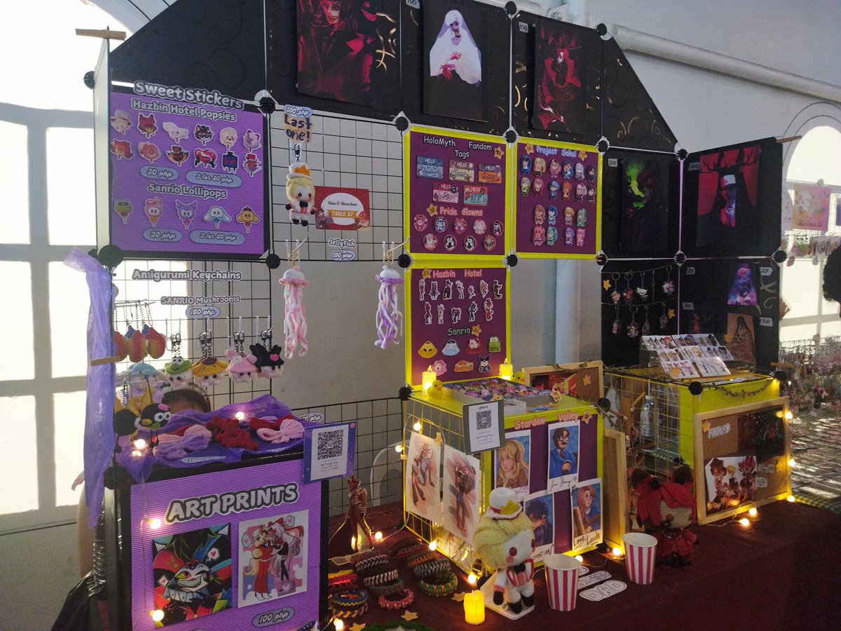 ruintus's tweet photo. Let's go Day 2!! Visit us lots and buy lots hehe!! @ The Elements at Centris 10 am - 8 pm!! 💓✨
w/ @w0nderl0st1 @FeedMe_Katsudon & @LanFanMeow 's art!!
#PotAWinter #patronsofthearts https://t.co/u0JglkgbxB