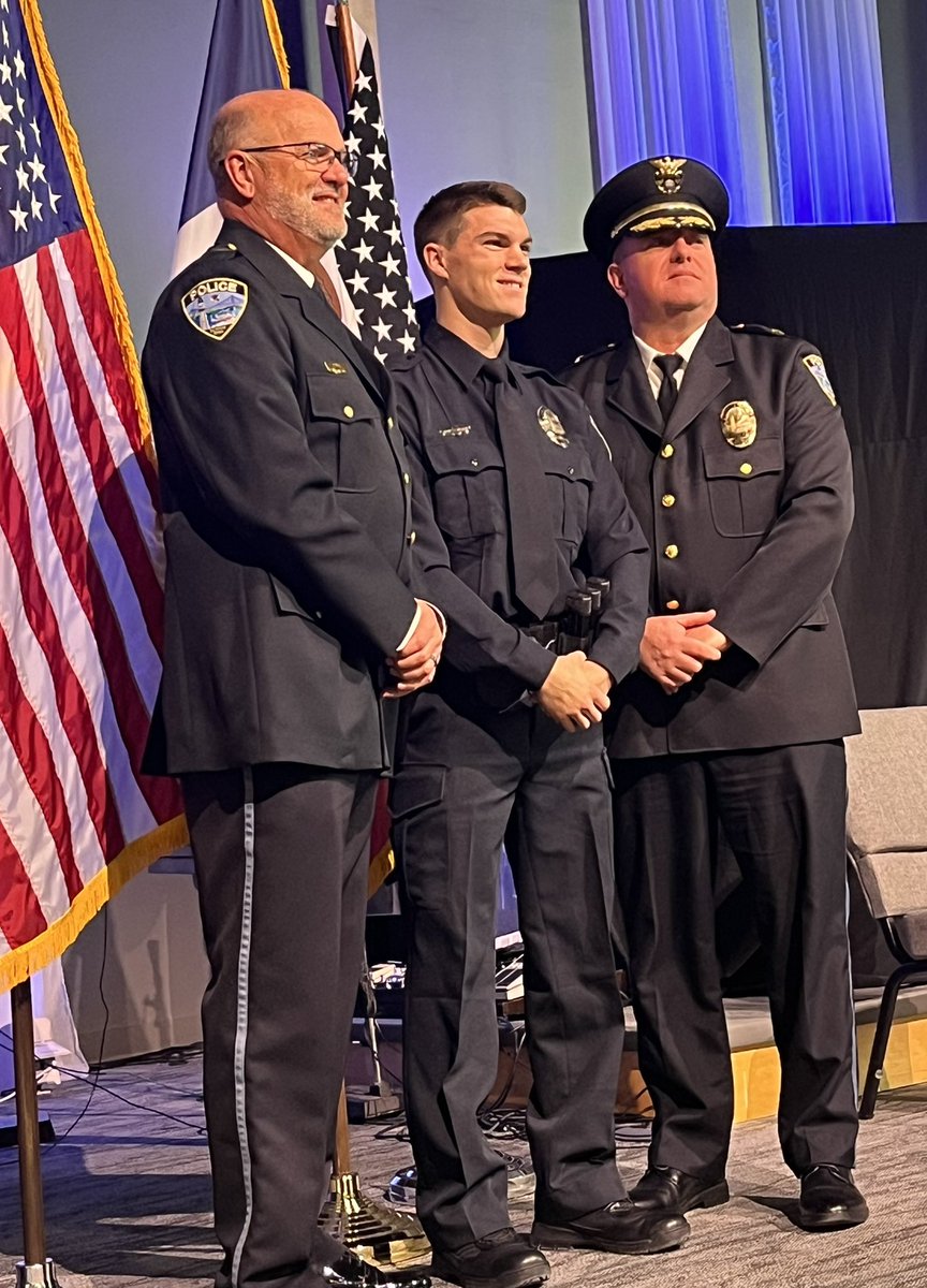 Congrats to Clinton’s newest police officer!
“JoLaw” 🚔👊🏼
<a href="/JoLawrence23/">Jordan Lawrence🇺🇸</a>