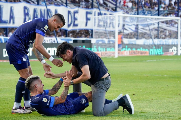 "Que sea lo que Dios quiera y Dios quiera que gane Talleres." 💙✨️