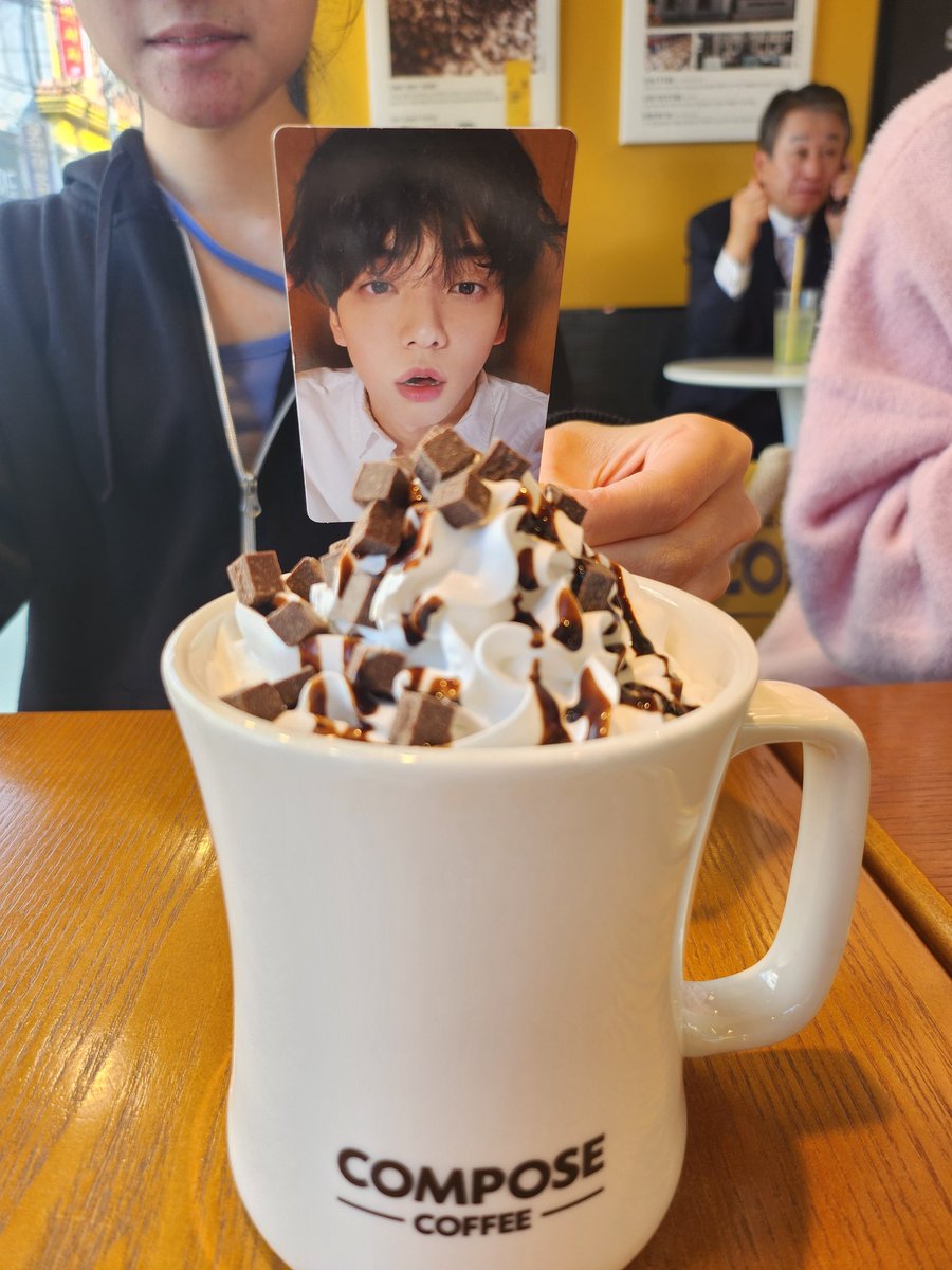 AGirlPrince's tweet photo. I carry this soob in my purse bc me n my friends like 2 feed him when we go eat lmao https://t.co/824XTsWoBY