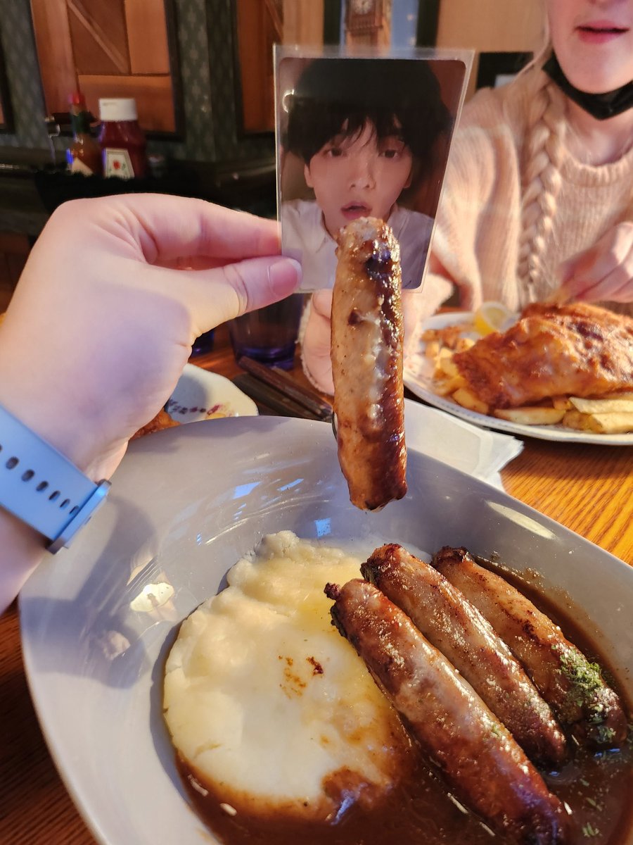 AGirlPrince's tweet photo. I carry this soob in my purse bc me n my friends like 2 feed him when we go eat lmao https://t.co/824XTsWoBY