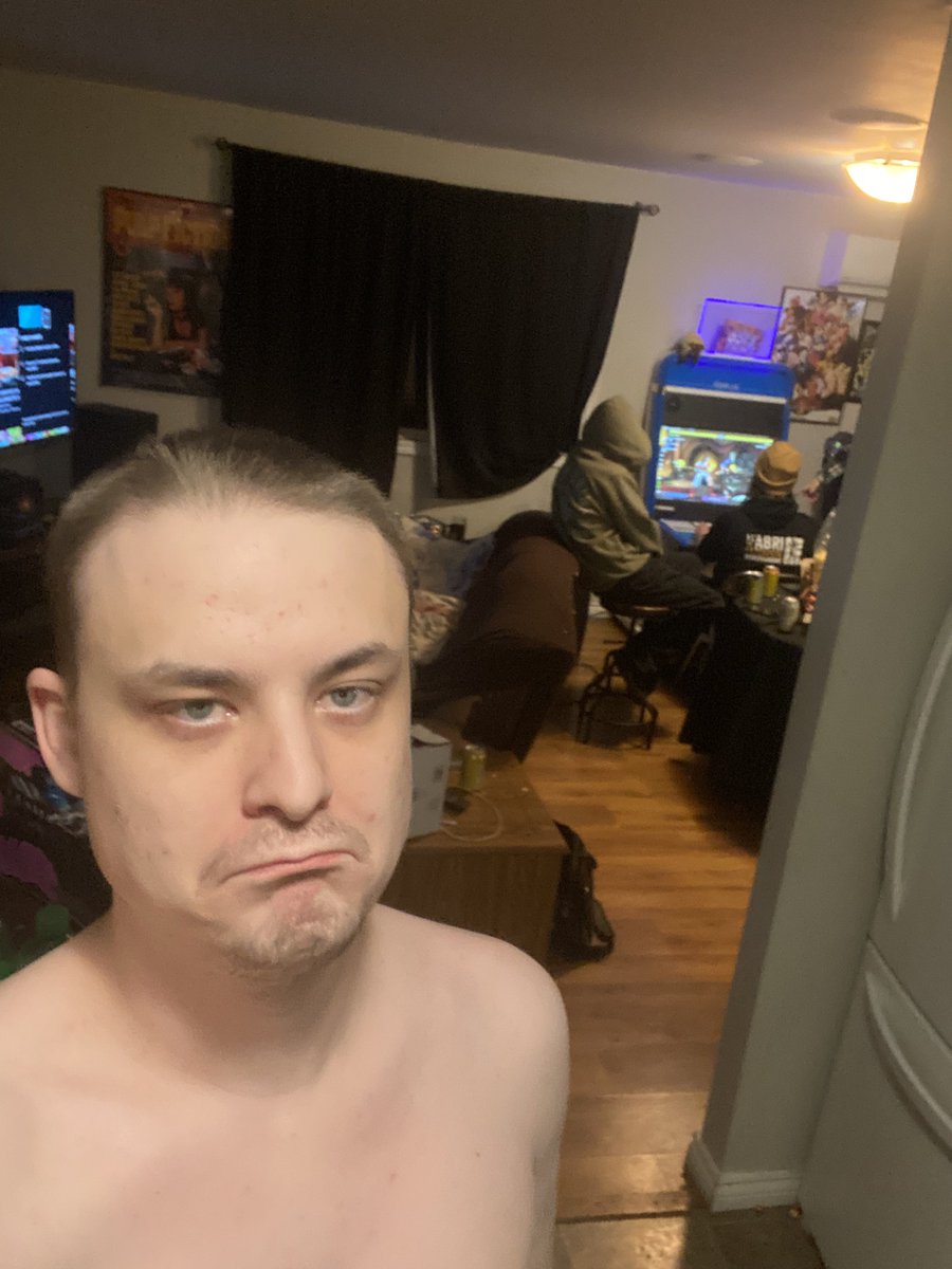 Bestest_Pals's tweet image. They're not letting me out of the kitchen
They're calling me fatty fat boy 😕