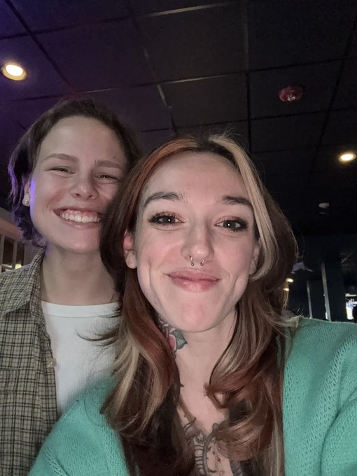 2 pic. okay but like……. https://t.co/KncEc9igwy