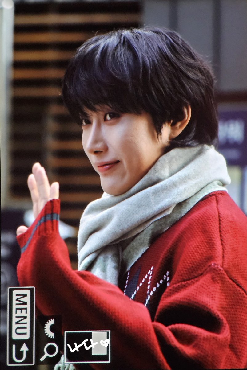 taedanada's tweet photo. 241215 프롬 포토이벤트 출근길

👋🏻

#OMEGA_X #오메가엑스
#JAEHAN #재한 https://t.co/wHZgKXyZPe