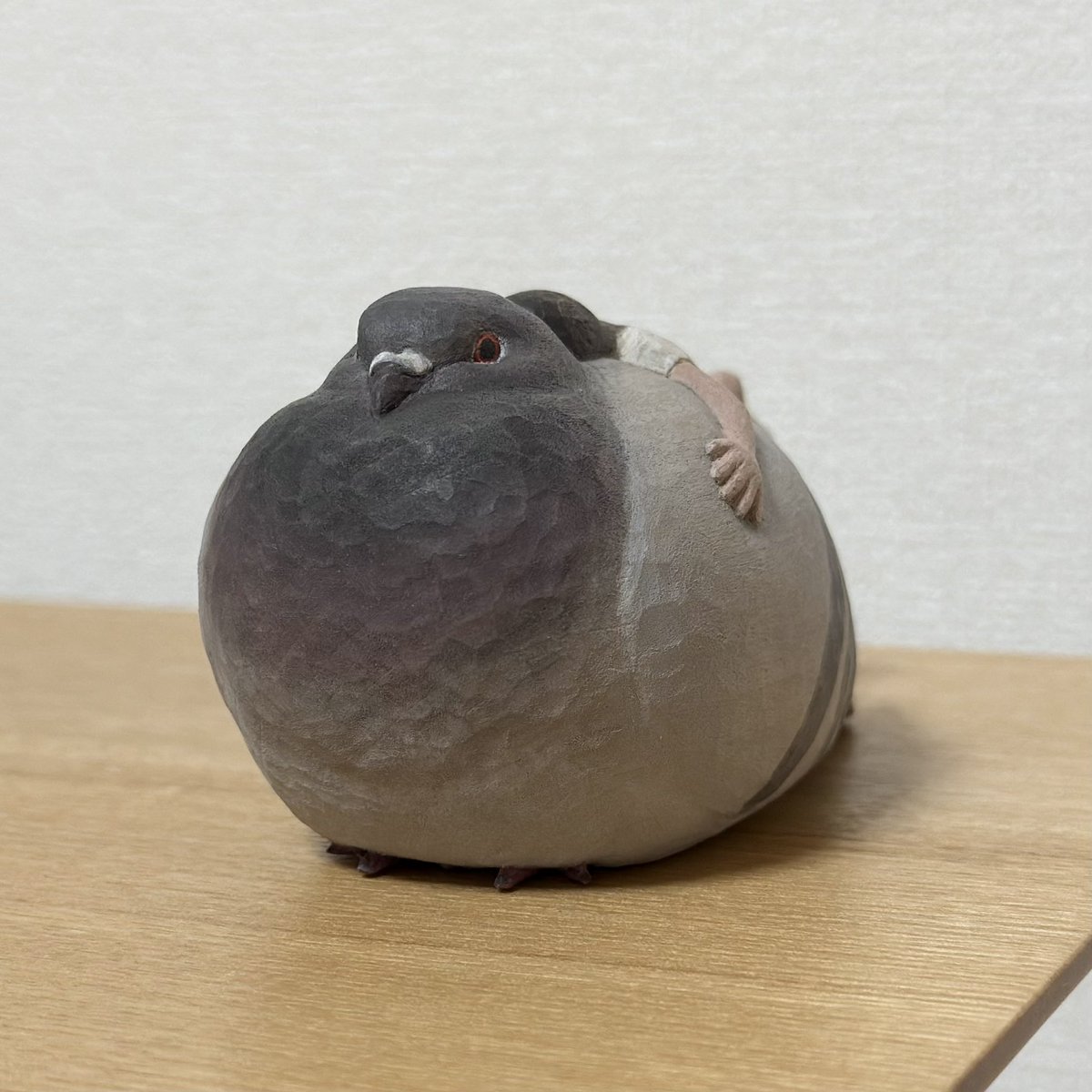kibori_nicola's tweet photo. 鳩と女の子 https://t.co/oYONrRc2jv